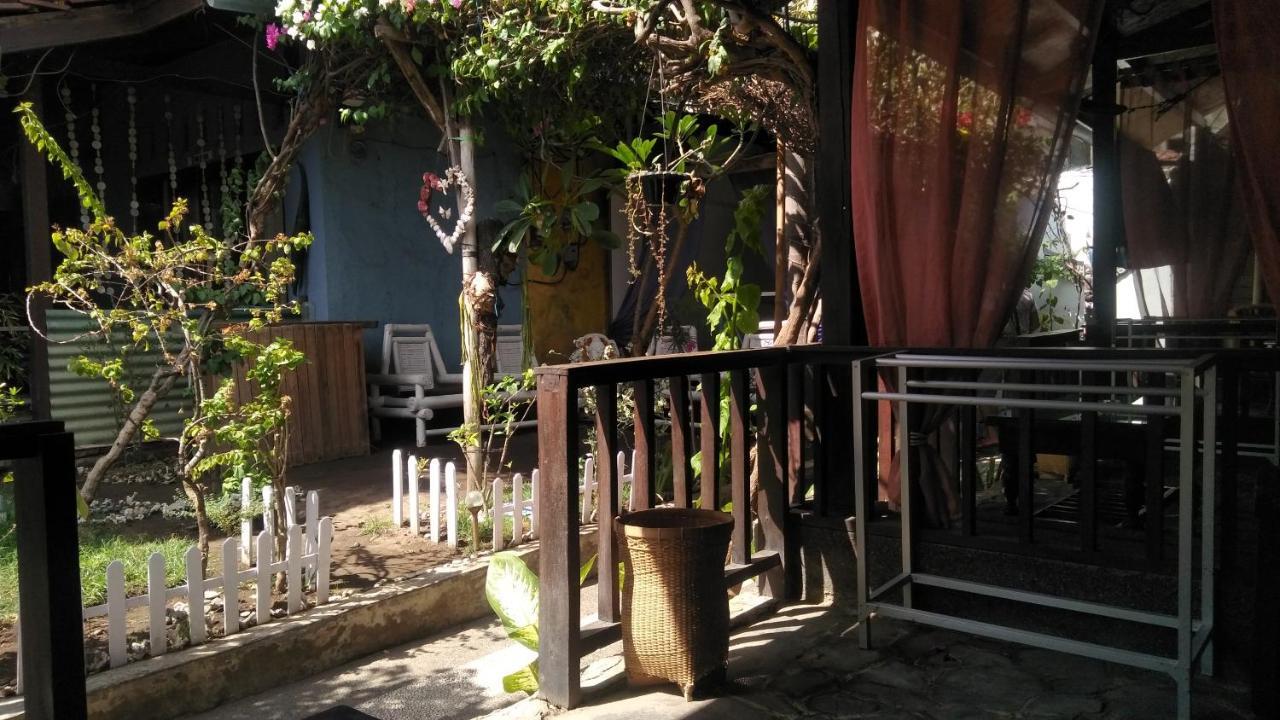 לינה וארוחת בוקר גילי טרוונגן Salon De Nomad Gili T. מראה חיצוני תמונה