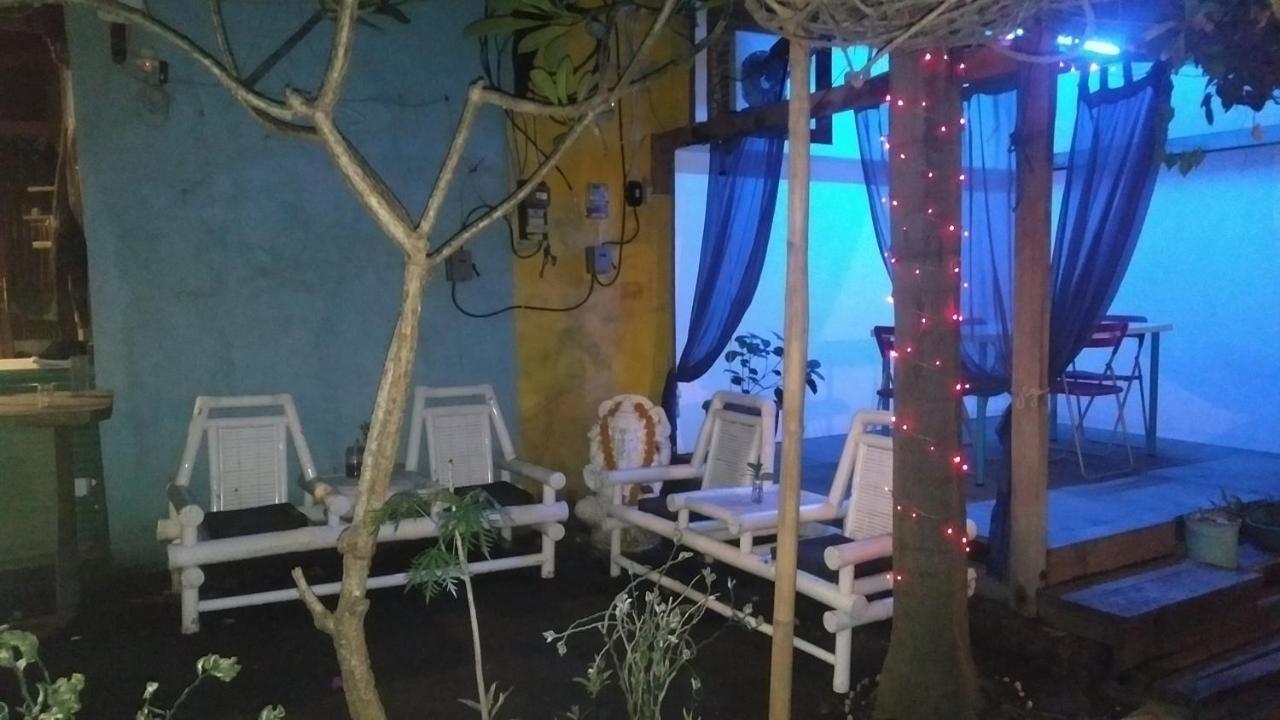 לינה וארוחת בוקר גילי טרוונגן Salon De Nomad Gili T. מראה חיצוני תמונה