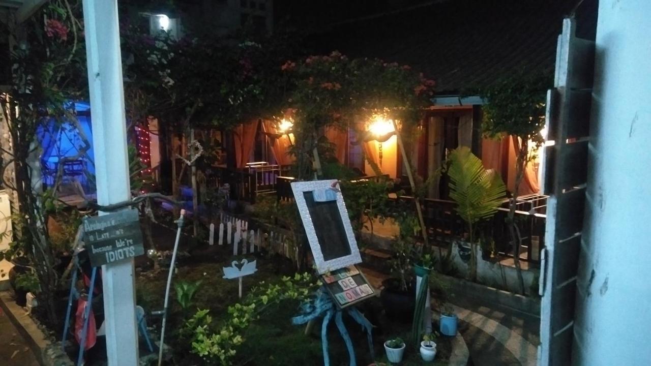 לינה וארוחת בוקר גילי טרוונגן Salon De Nomad Gili T. מראה חיצוני תמונה