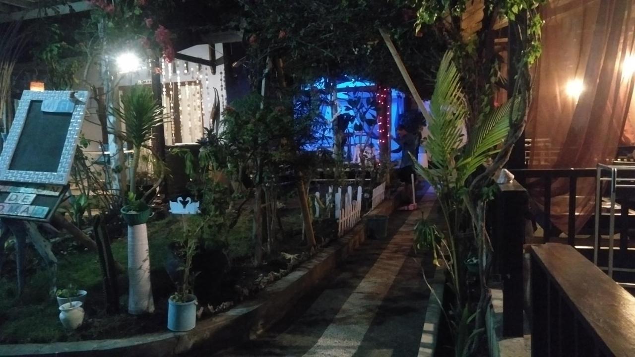 לינה וארוחת בוקר גילי טרוונגן Salon De Nomad Gili T. מראה חיצוני תמונה